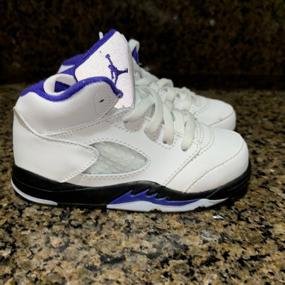 Nike Other - Nike Air Jordanian 5 retro sneakers